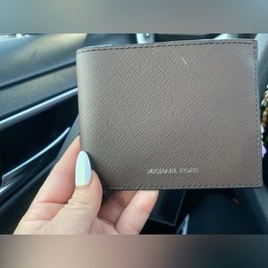 New Michael Kors Wallet for men ✨